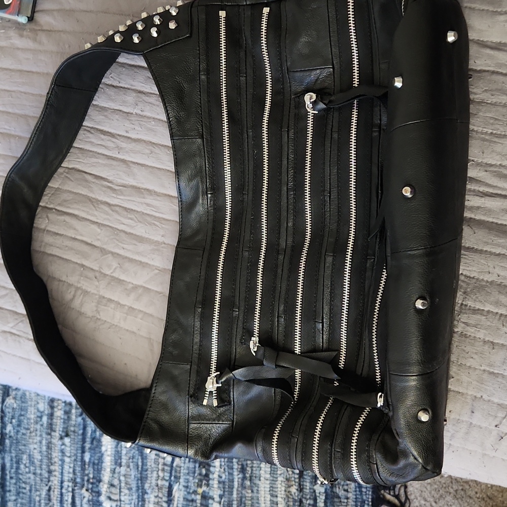 Vicenzo black leather studded purse